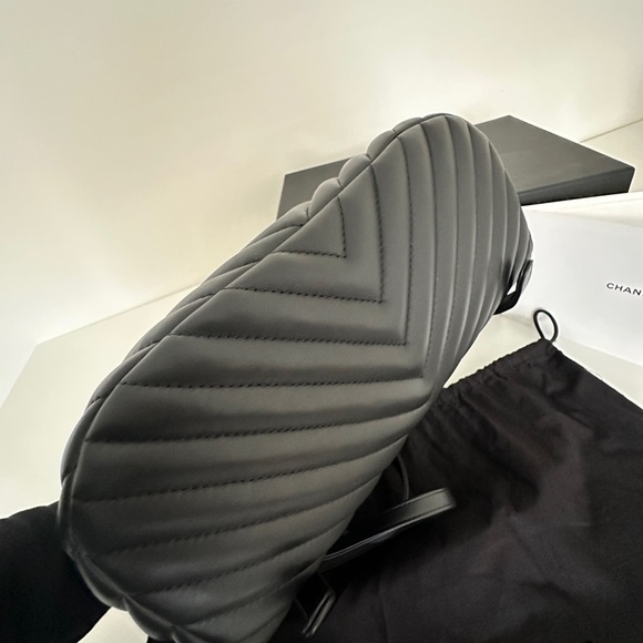 Chanel Black Chevron Quilted Lambskin Leather Large Urban Spirit Backpack - Picture 5 of 15